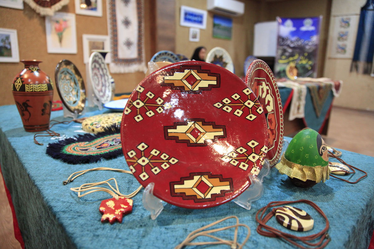 نمایشگاه صنایع دستی در خانه طبیعت ناهارخوران گرگان